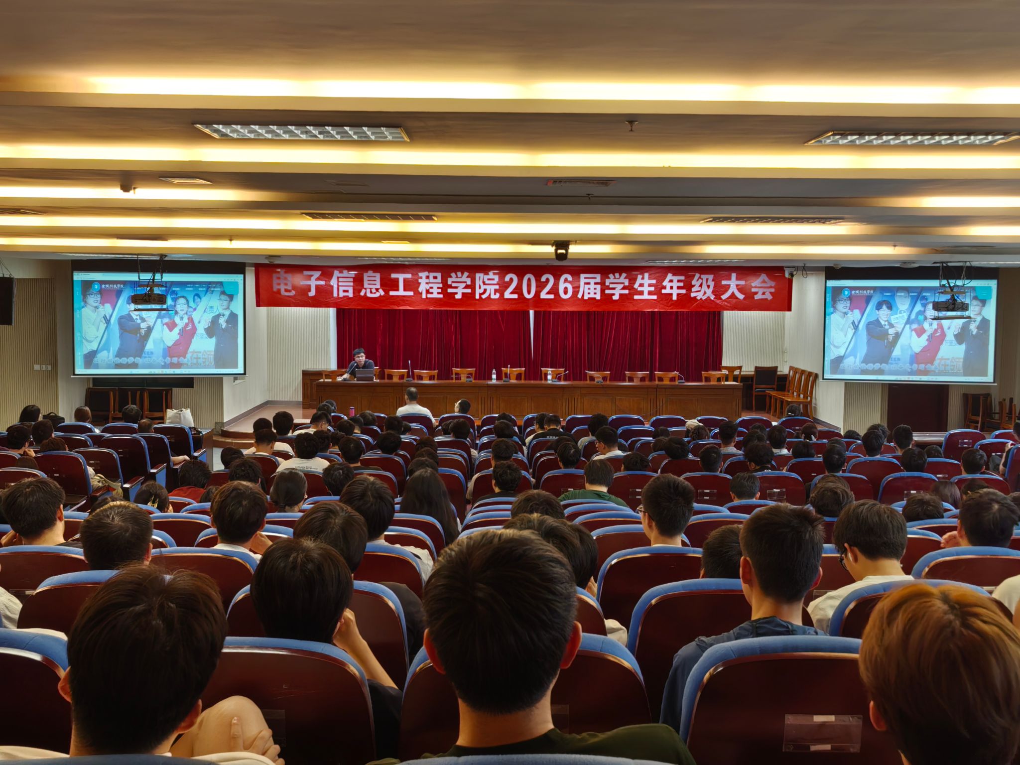 聚焦升学就业，锚定成长航向——伟德国际victor1946召开2026届学生年级大会