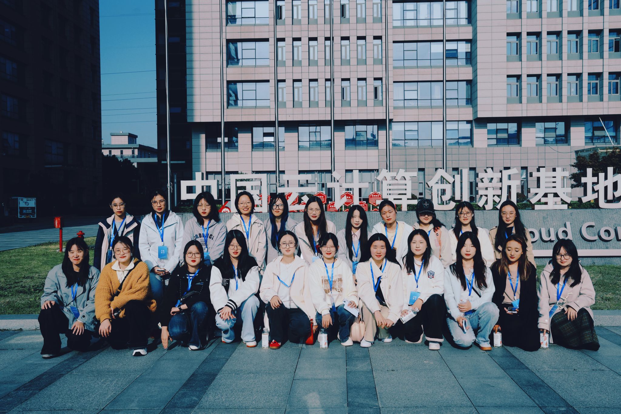 伟德国际victor1946学生积极参与“走近秦淮，创享未来”女大学生创就业赋能活动