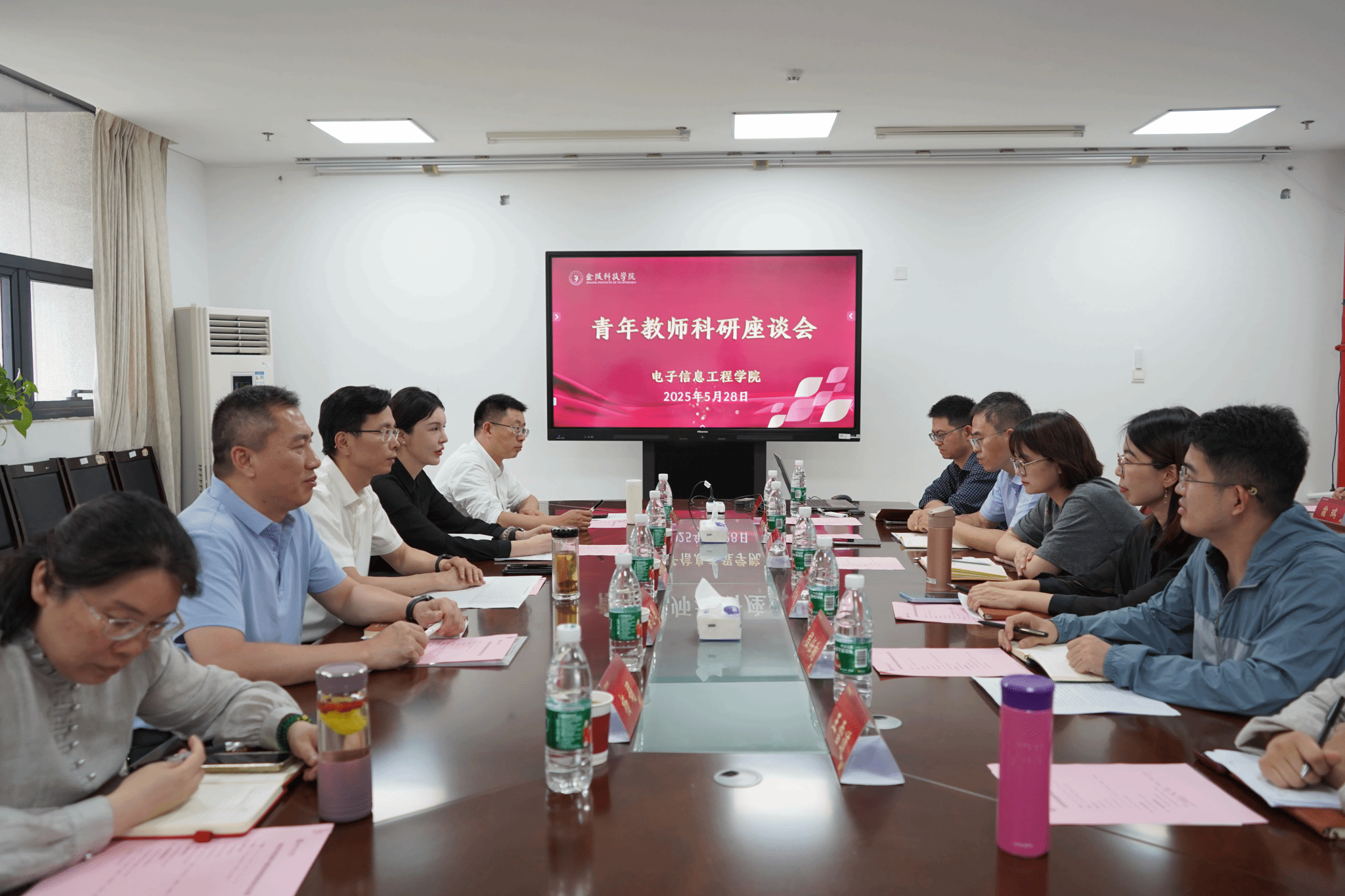 副校长叶智锐出席伟德国际victor1946青年教师科研座谈会