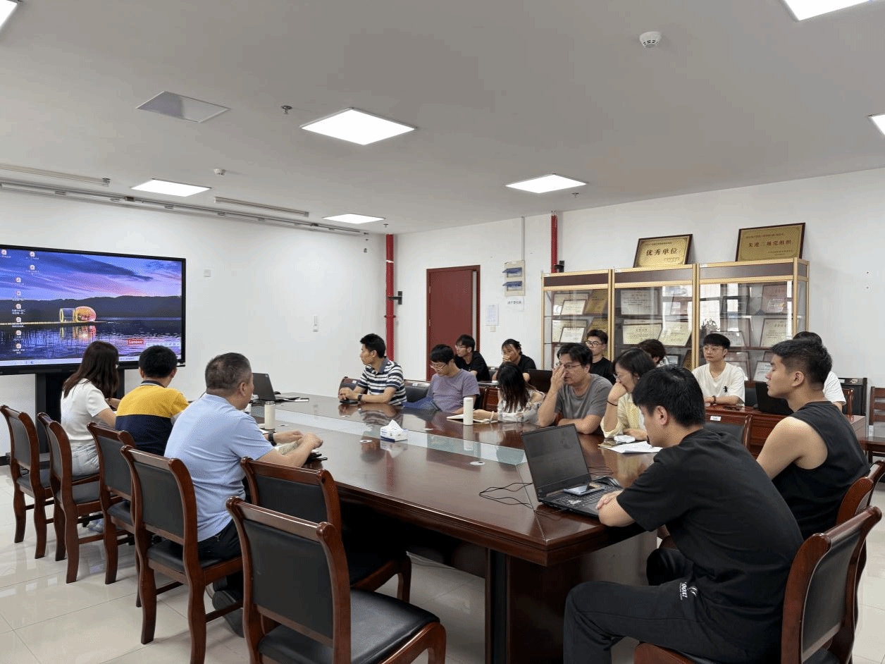 伟德国际victor1946召开研究生学期工作汇报会议